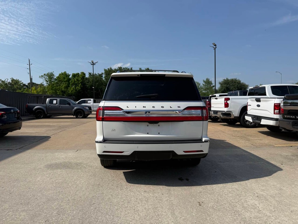 Lincoln Navigator Vehicle Full-screen Gallery Image 48