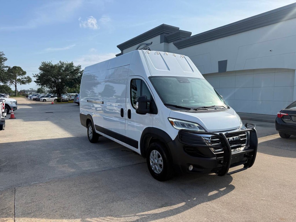Ram ProMaster Cargo Van Vehicle Full-screen Gallery Image 02