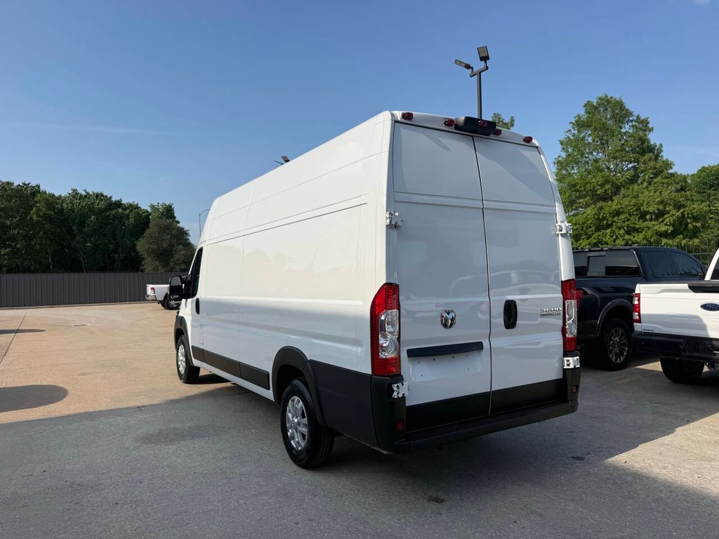 Ram ProMaster Cargo Van Vehicle Full-screen Gallery Image 04