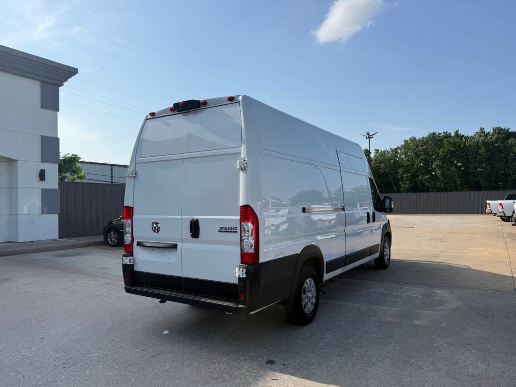 Ram ProMaster Cargo Van Vehicle Full-screen Gallery Image 05