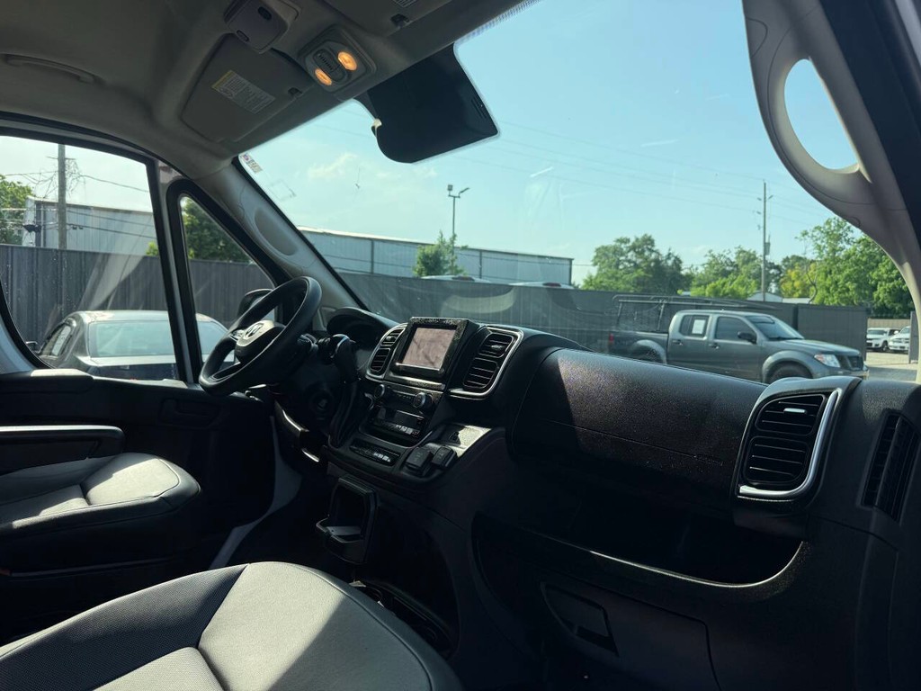 Ram ProMaster Cargo Van Vehicle Full-screen Gallery Image 09