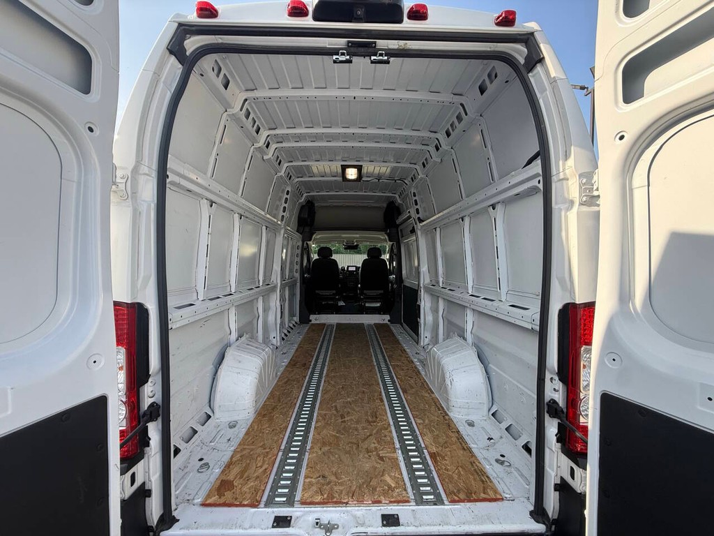 Ram ProMaster Cargo Van Vehicle Full-screen Gallery Image 30