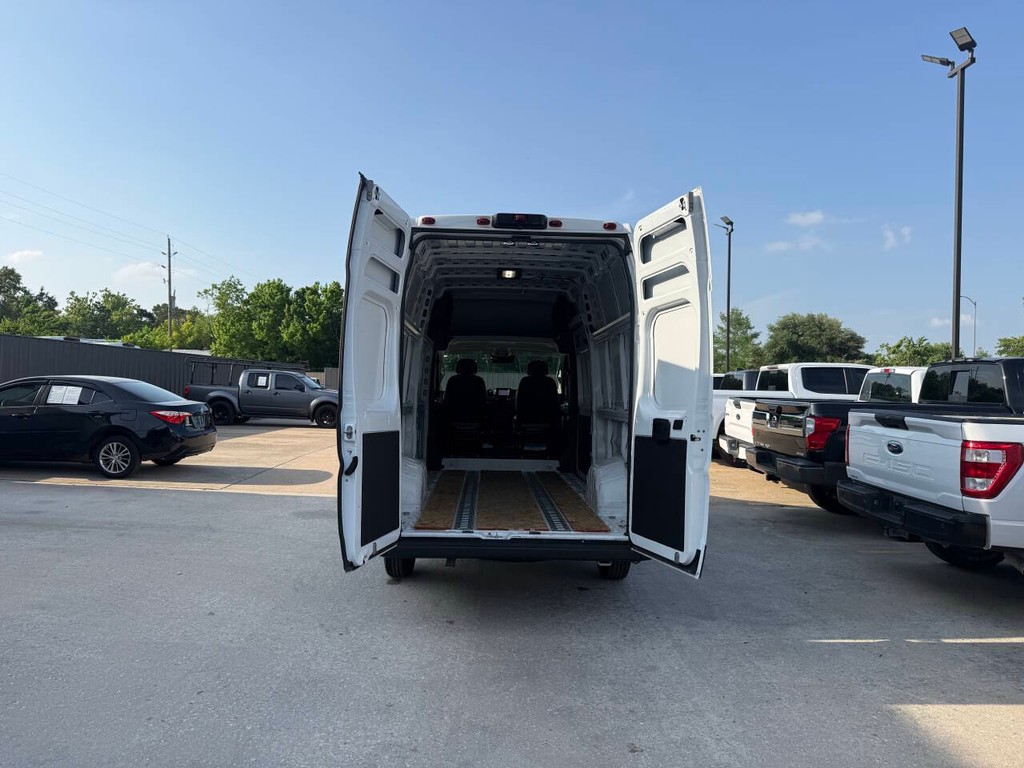 Ram ProMaster Cargo Van Vehicle Full-screen Gallery Image 31