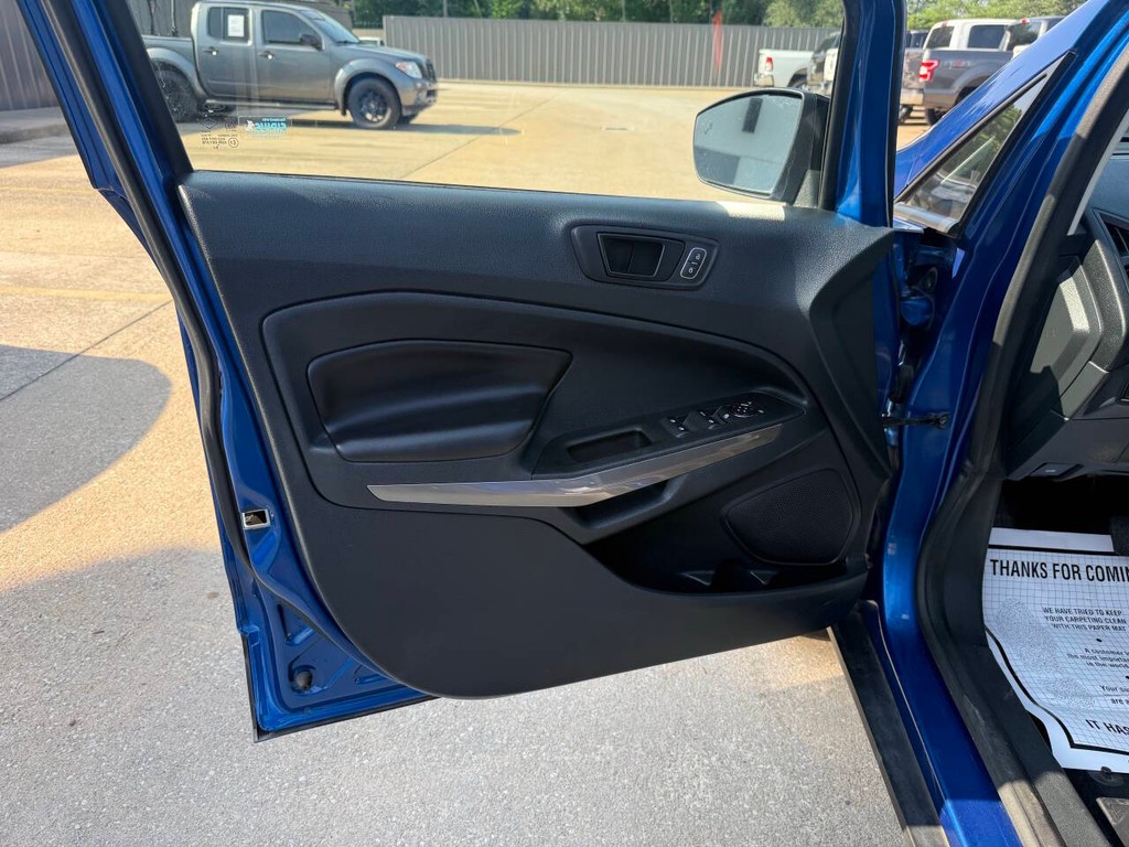 Ford EcoSport Vehicle Full-screen Gallery Image 08