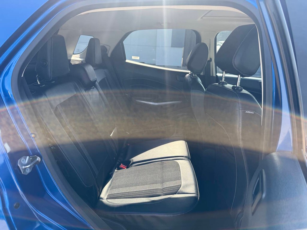 Ford EcoSport Vehicle Full-screen Gallery Image 15