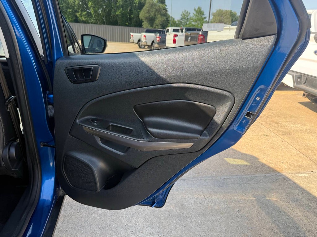 Ford EcoSport Vehicle Full-screen Gallery Image 16