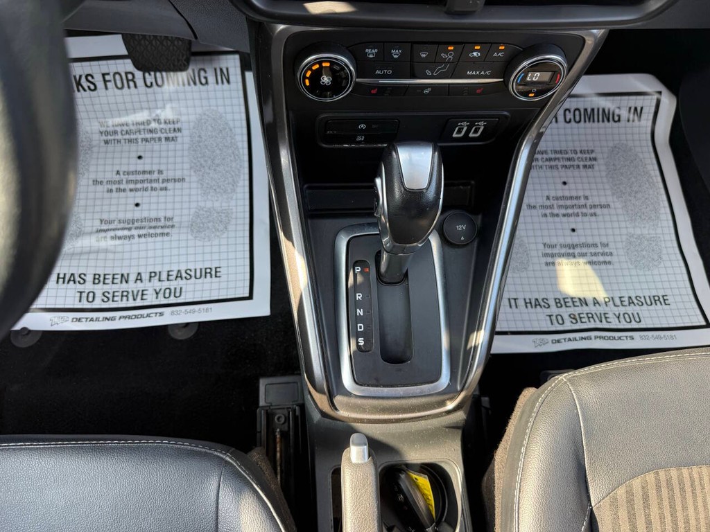 Ford EcoSport Vehicle Full-screen Gallery Image 32