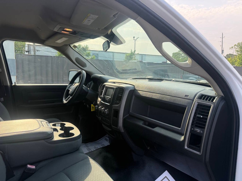 Ram 1500 Vehicle Full-screen Gallery Image 09