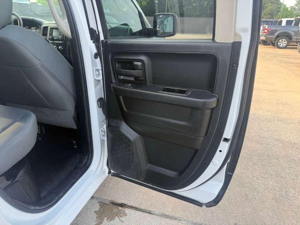 Ram 1500 Vehicle Full-screen Gallery Image 16