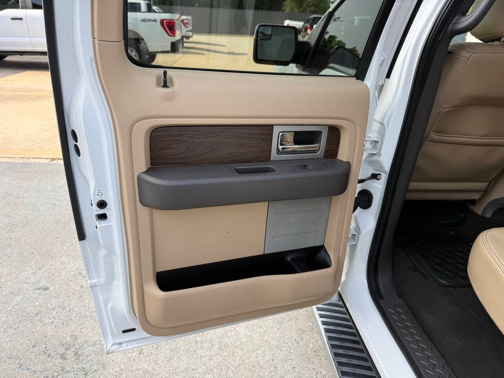 Ford F-150 Vehicle Full-screen Gallery Image 14