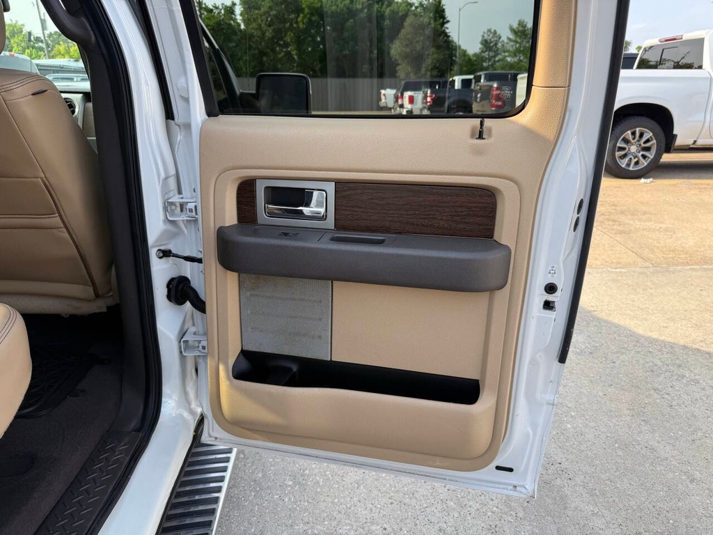 Ford F-150 Vehicle Full-screen Gallery Image 16