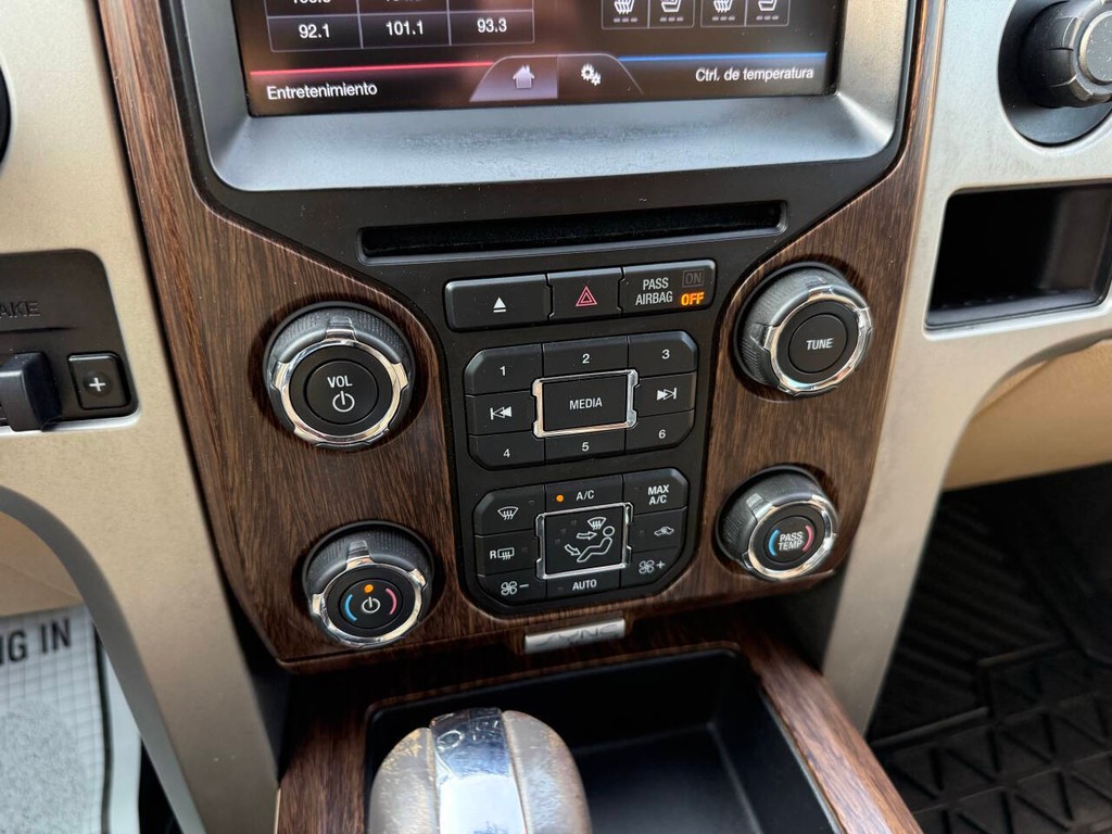 Ford F-150 Vehicle Full-screen Gallery Image 27