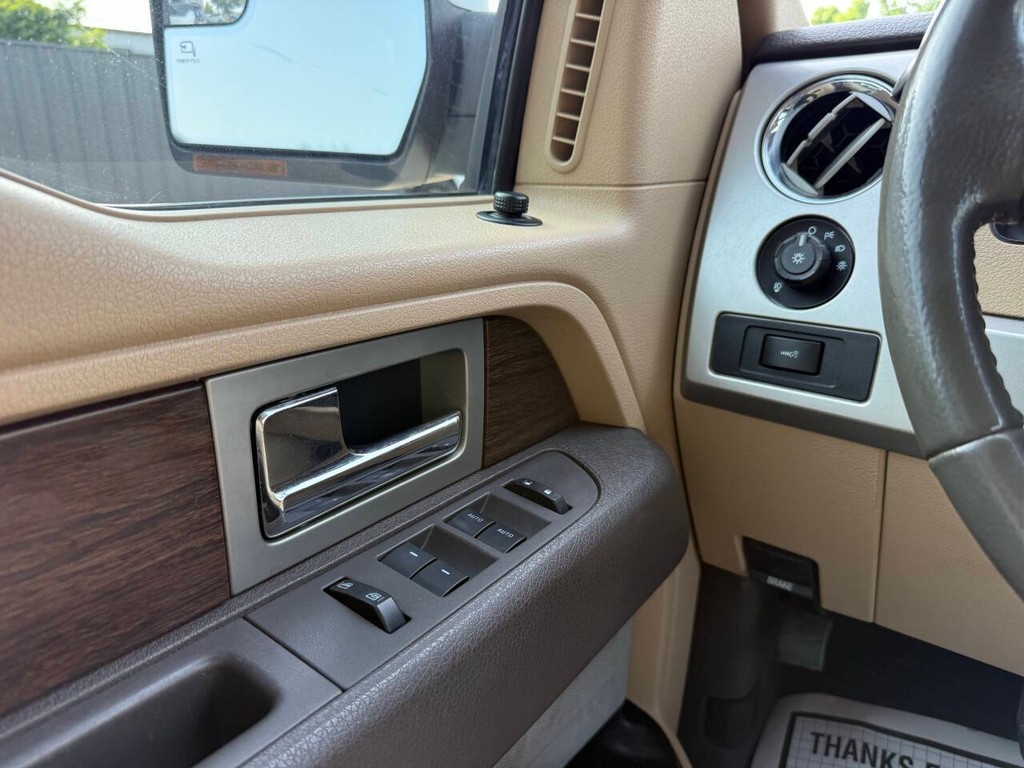 Ford F-150 Vehicle Full-screen Gallery Image 30