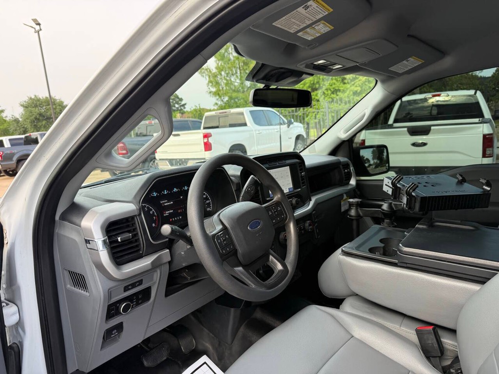 Ford F-150 Vehicle Full-screen Gallery Image 06