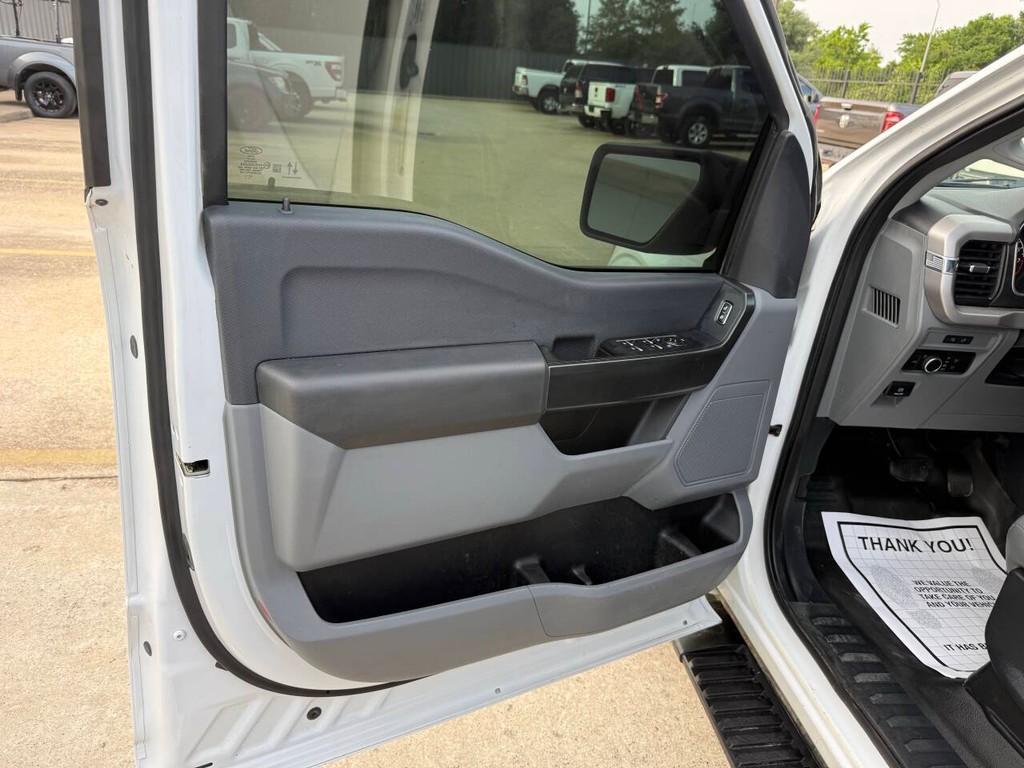 Ford F-150 Vehicle Full-screen Gallery Image 08