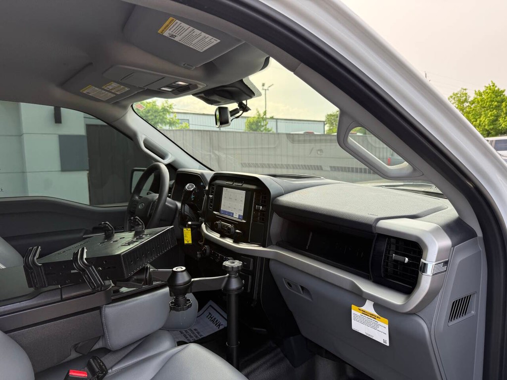 Ford F-150 Vehicle Full-screen Gallery Image 09