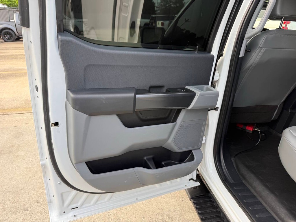 Ford F-150 Vehicle Full-screen Gallery Image 14