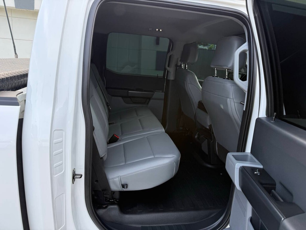 Ford F-150 Vehicle Full-screen Gallery Image 15