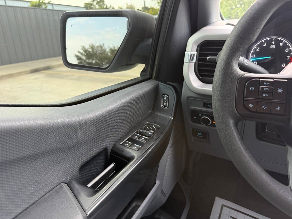 Ford F-150 Vehicle Full-screen Gallery Image 30