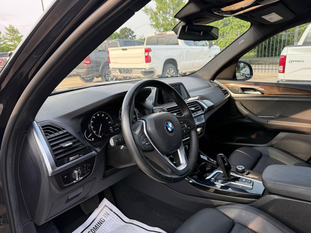 BMW X3 Vehicle Full-screen Gallery Image 06