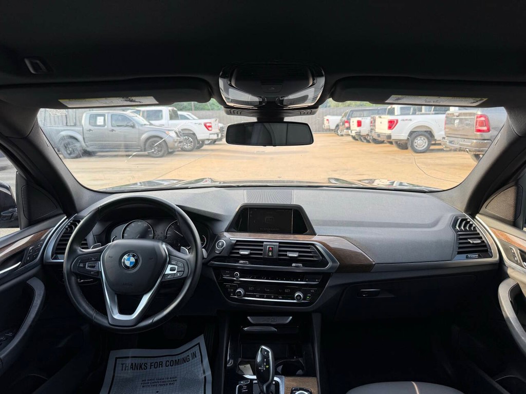 BMW X3 Vehicle Full-screen Gallery Image 17