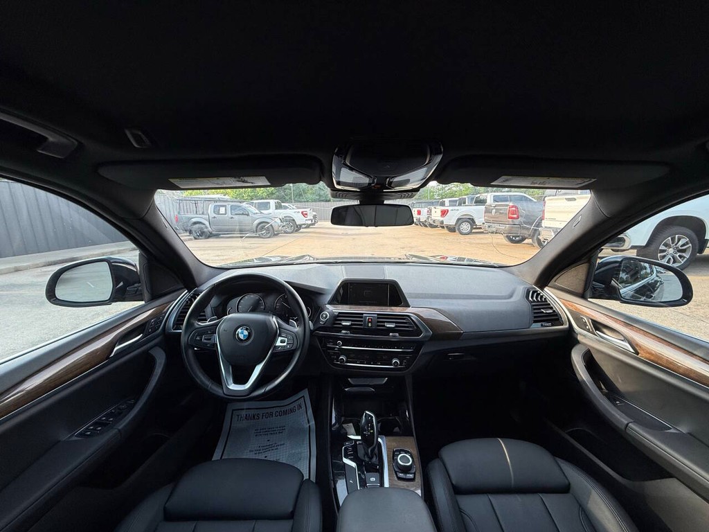 BMW X3 Vehicle Full-screen Gallery Image 18