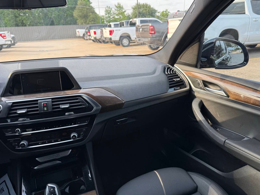 BMW X3 Vehicle Full-screen Gallery Image 20