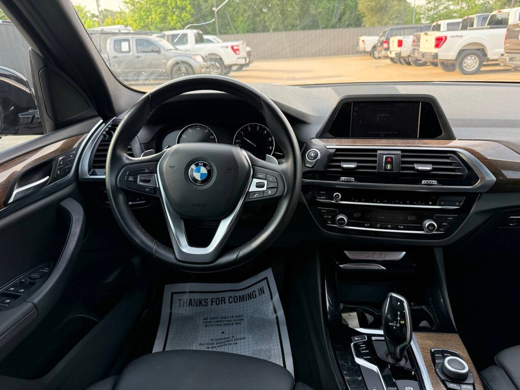 BMW X3 Vehicle Full-screen Gallery Image 21