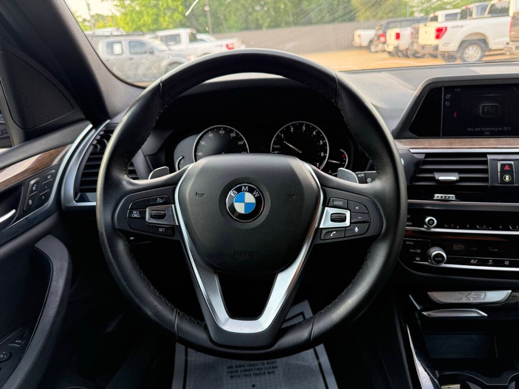 BMW X3 Vehicle Full-screen Gallery Image 22