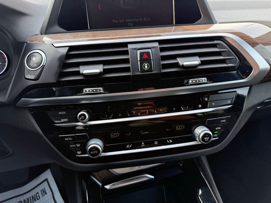 BMW X3 Vehicle Full-screen Gallery Image 27