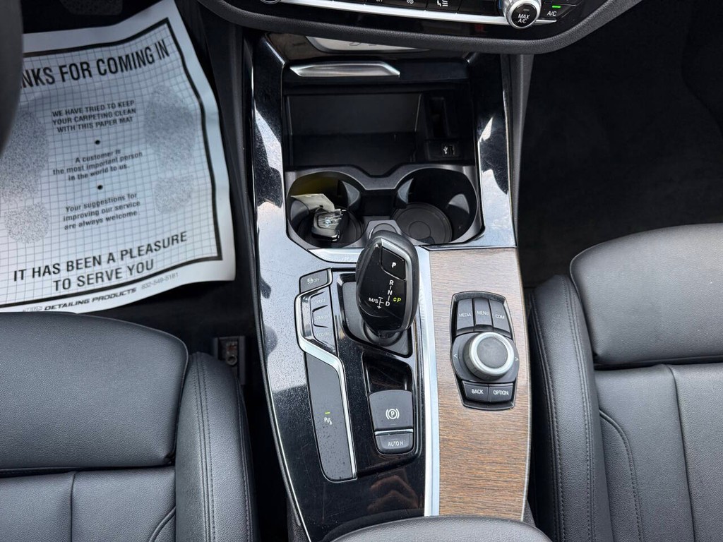 BMW X3 Vehicle Full-screen Gallery Image 29