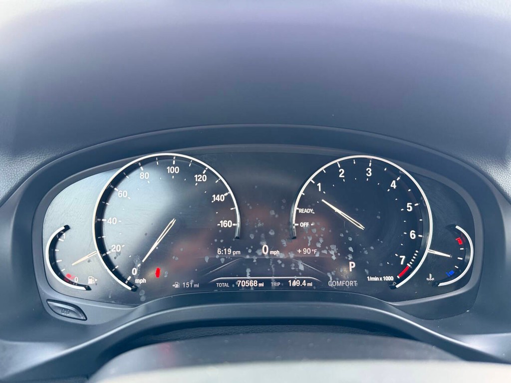 BMW X3 Vehicle Full-screen Gallery Image 31
