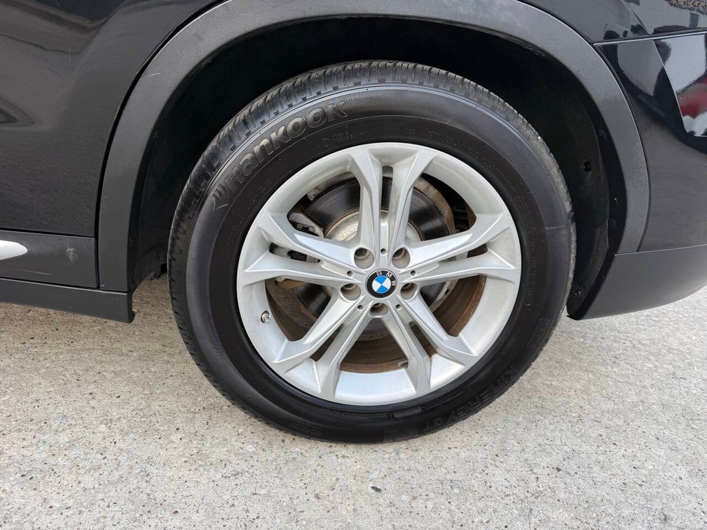 BMW X3 Vehicle Full-screen Gallery Image 35