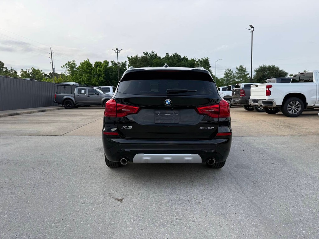 BMW X3 Vehicle Full-screen Gallery Image 38