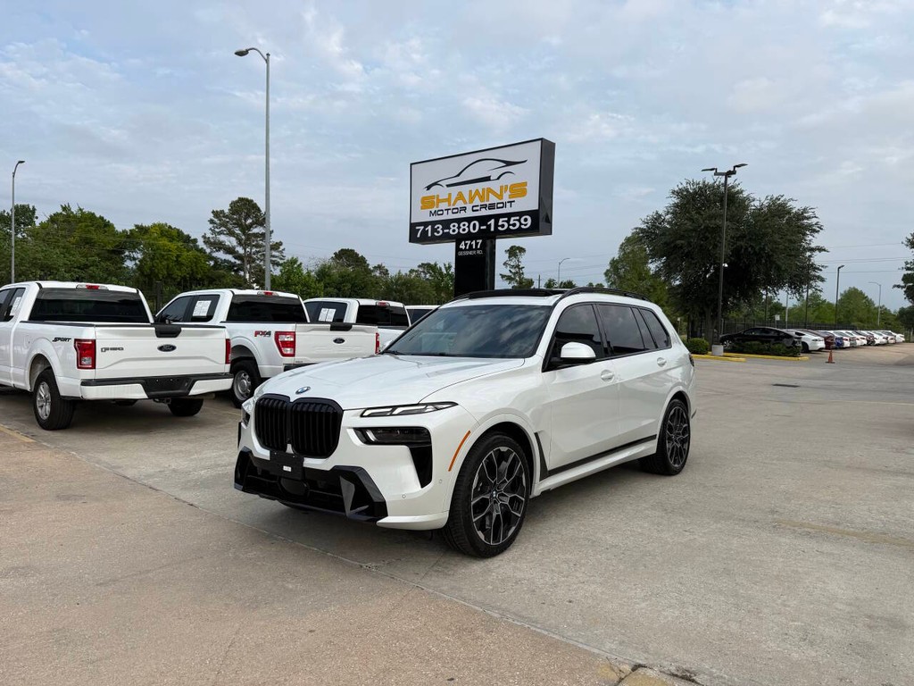 BMW X7 Vehicle Full-screen Gallery Image 03