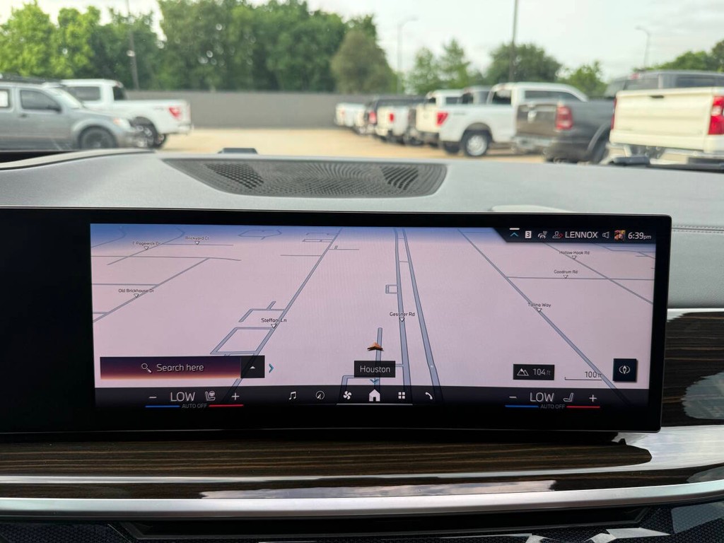 BMW X7 Vehicle Full-screen Gallery Image 28