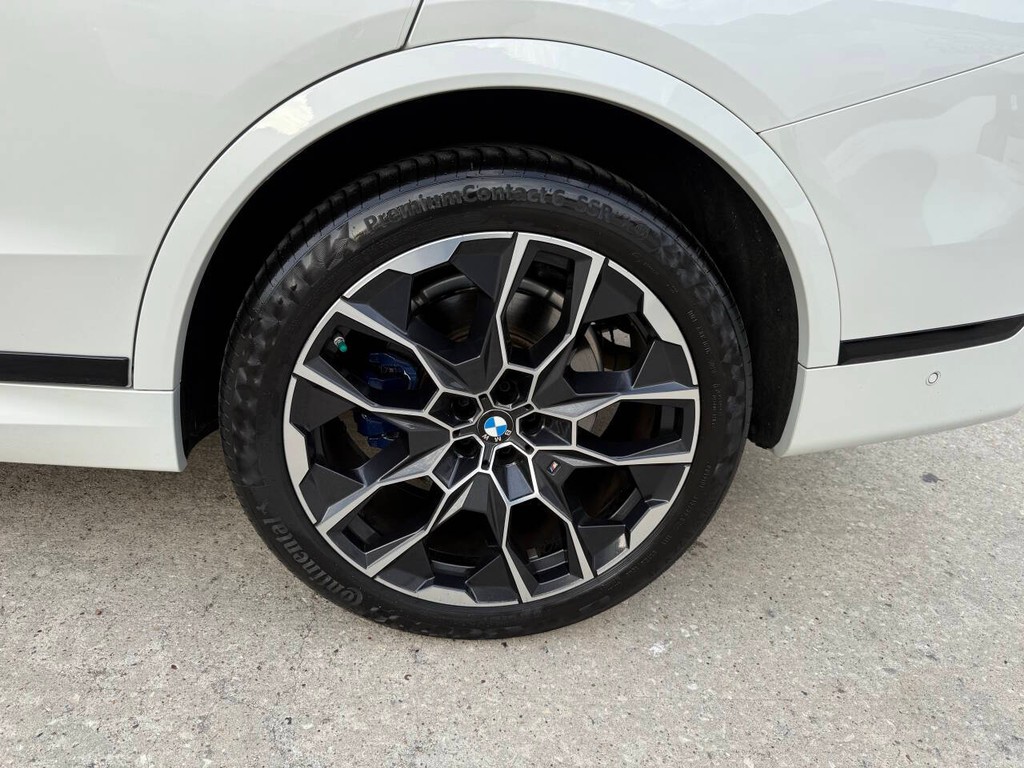 BMW X7 Vehicle Full-screen Gallery Image 39