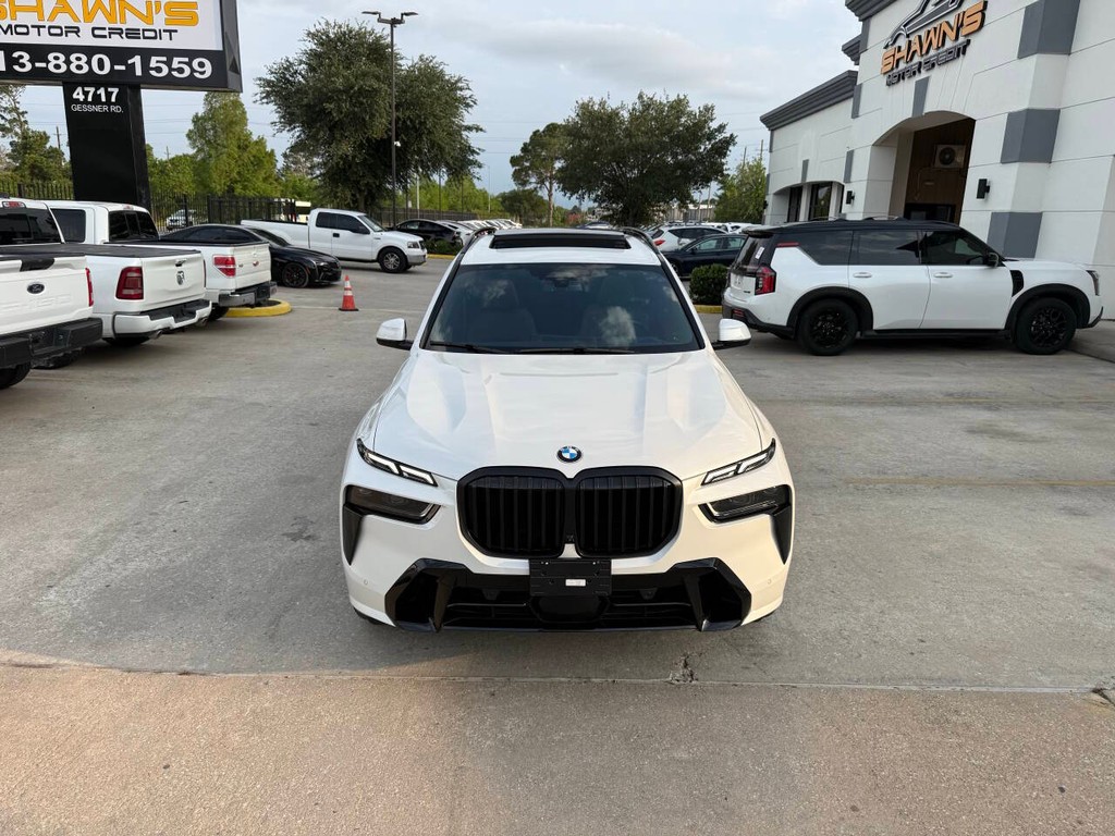 BMW X7 Vehicle Full-screen Gallery Image 43