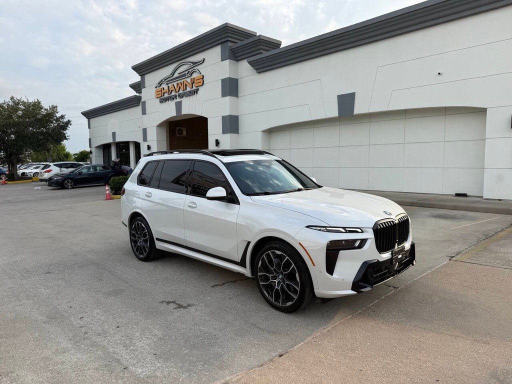 BMW X7 Vehicle Full-screen Gallery Image 45