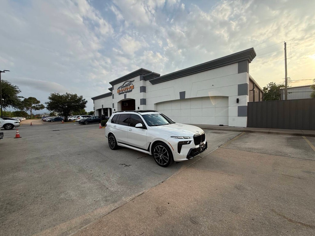 BMW X7 Vehicle Full-screen Gallery Image 47