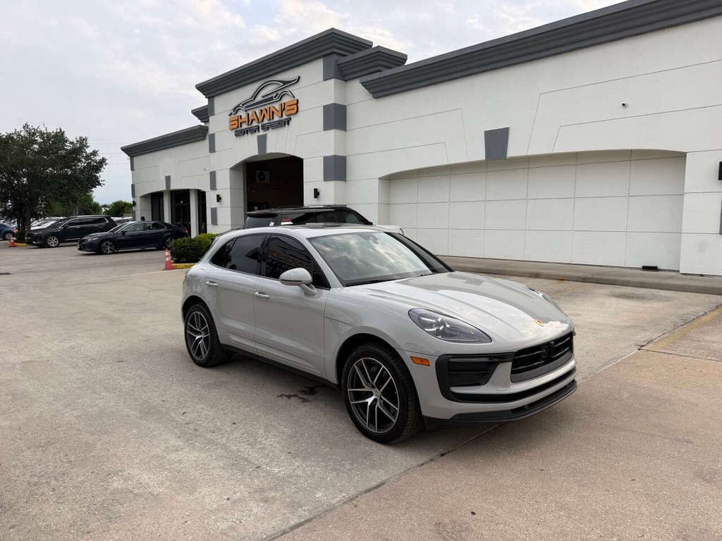 Porsche Macan Vehicle Full-screen Gallery Image 02