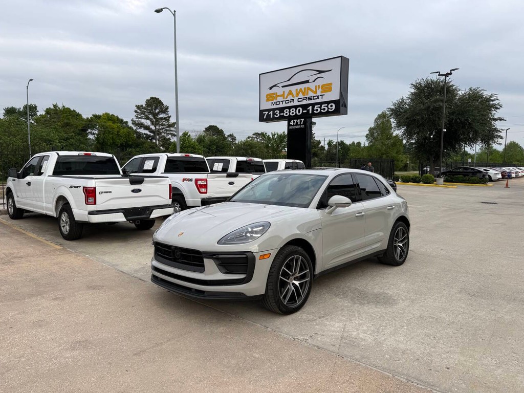 Porsche Macan Vehicle Full-screen Gallery Image 03