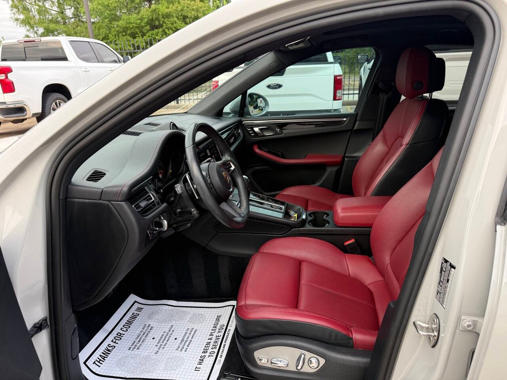 Porsche Macan Vehicle Full-screen Gallery Image 07