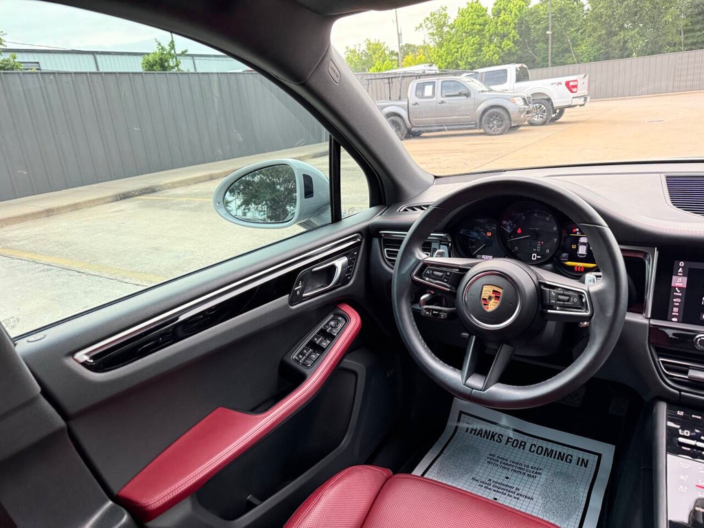 Porsche Macan Vehicle Full-screen Gallery Image 20