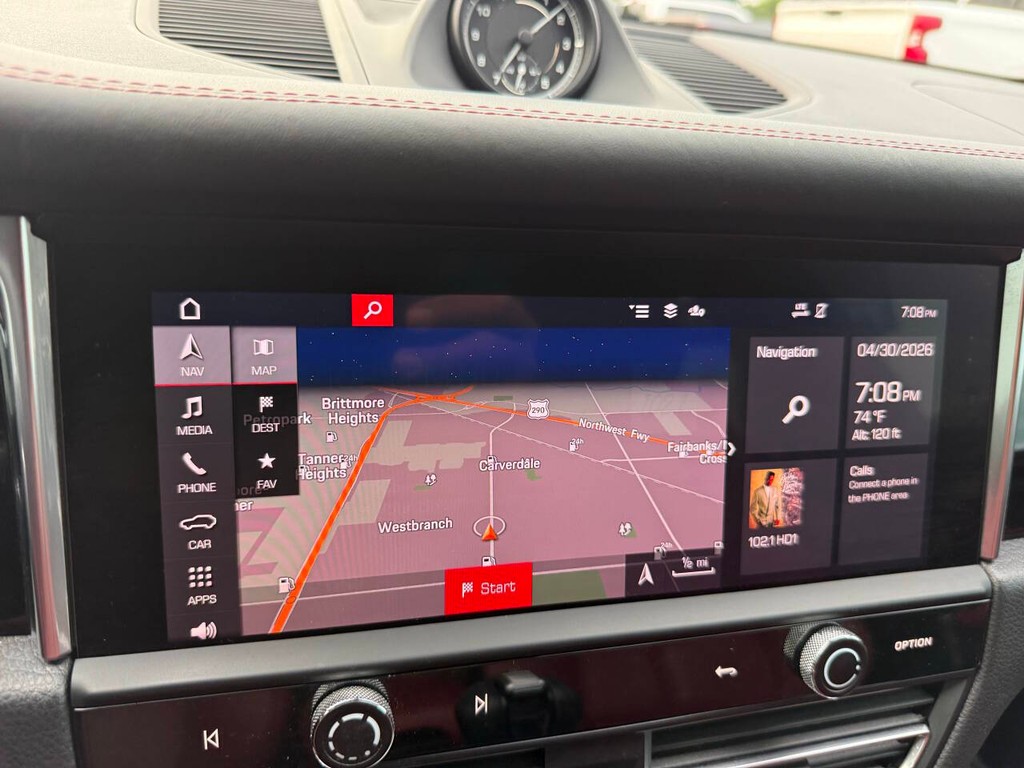 Porsche Macan Vehicle Full-screen Gallery Image 28