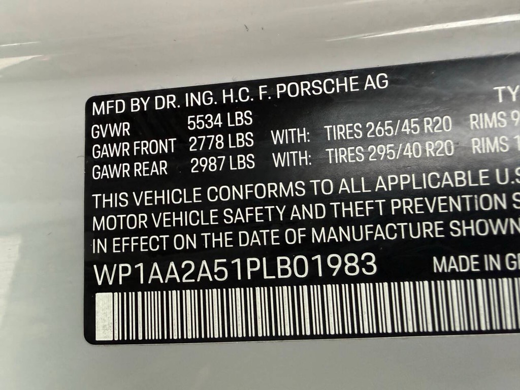 Porsche Macan Vehicle Full-screen Gallery Image 37