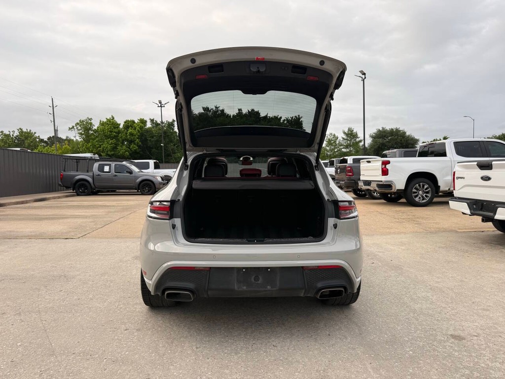 Porsche Macan Vehicle Full-screen Gallery Image 42