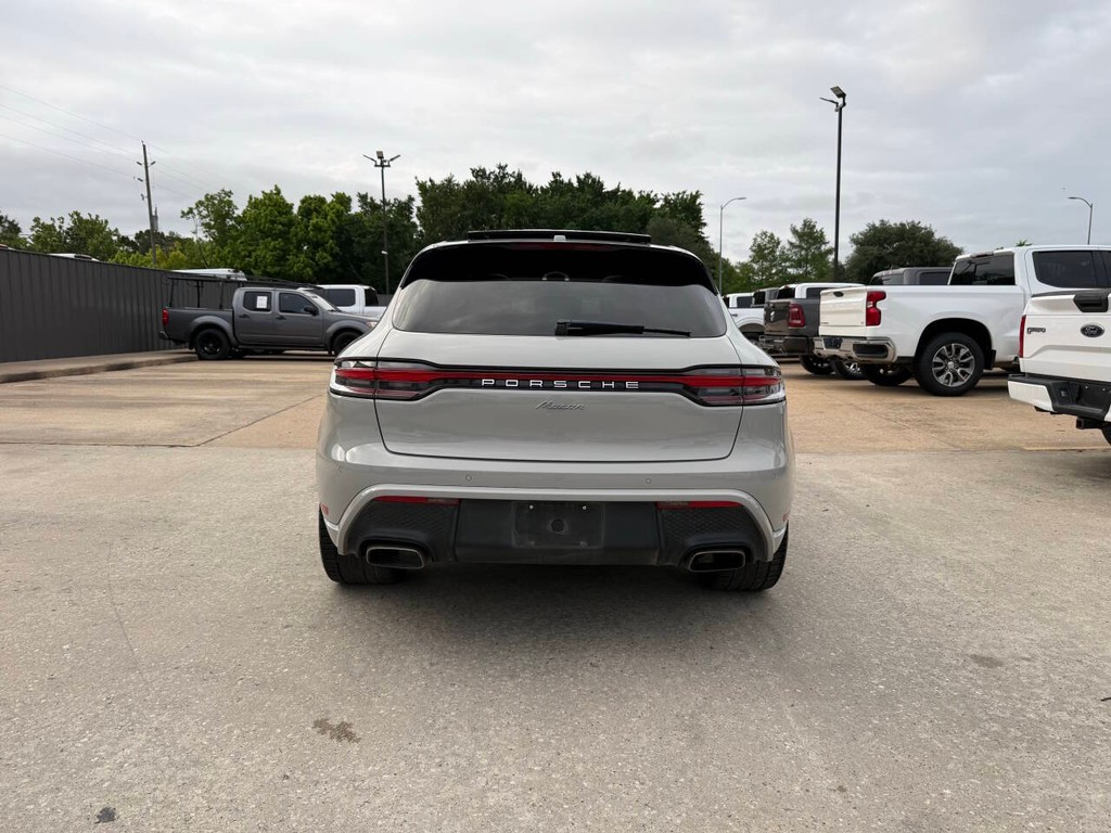 Porsche Macan Vehicle Full-screen Gallery Image 43