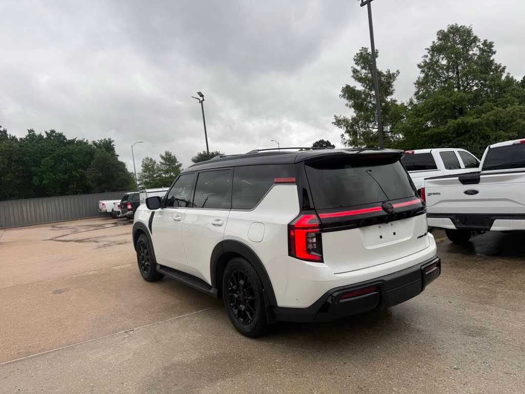 Nissan Armada Vehicle Full-screen Gallery Image 04
