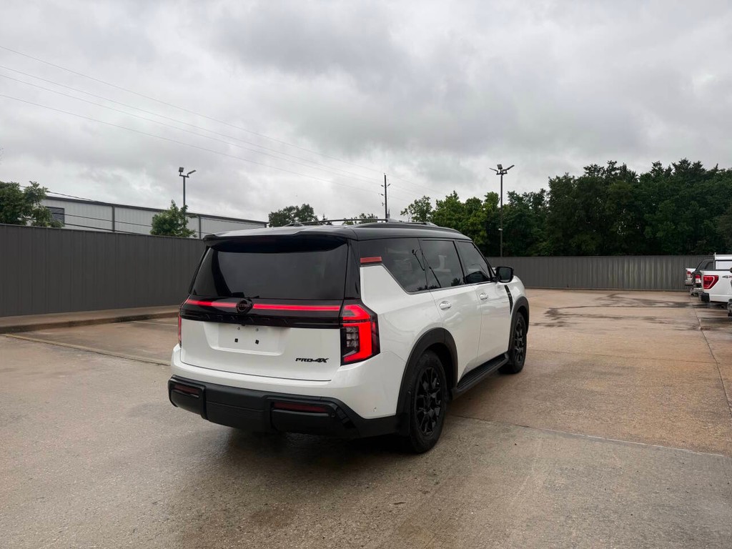 Nissan Armada Vehicle Full-screen Gallery Image 05